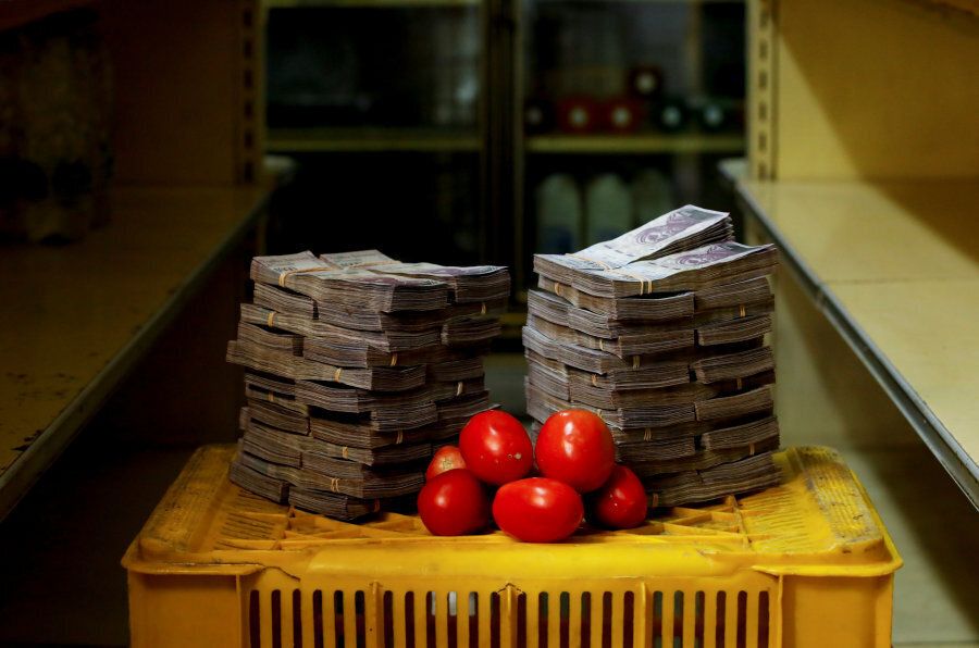 Quanto Costa La Carta Di Riso.Quanto Costa Un Kg Di Pomodori In Venezuela Queste Foto Mostrano Come La Moneta E Diventata Carta Straccia L Huffpost