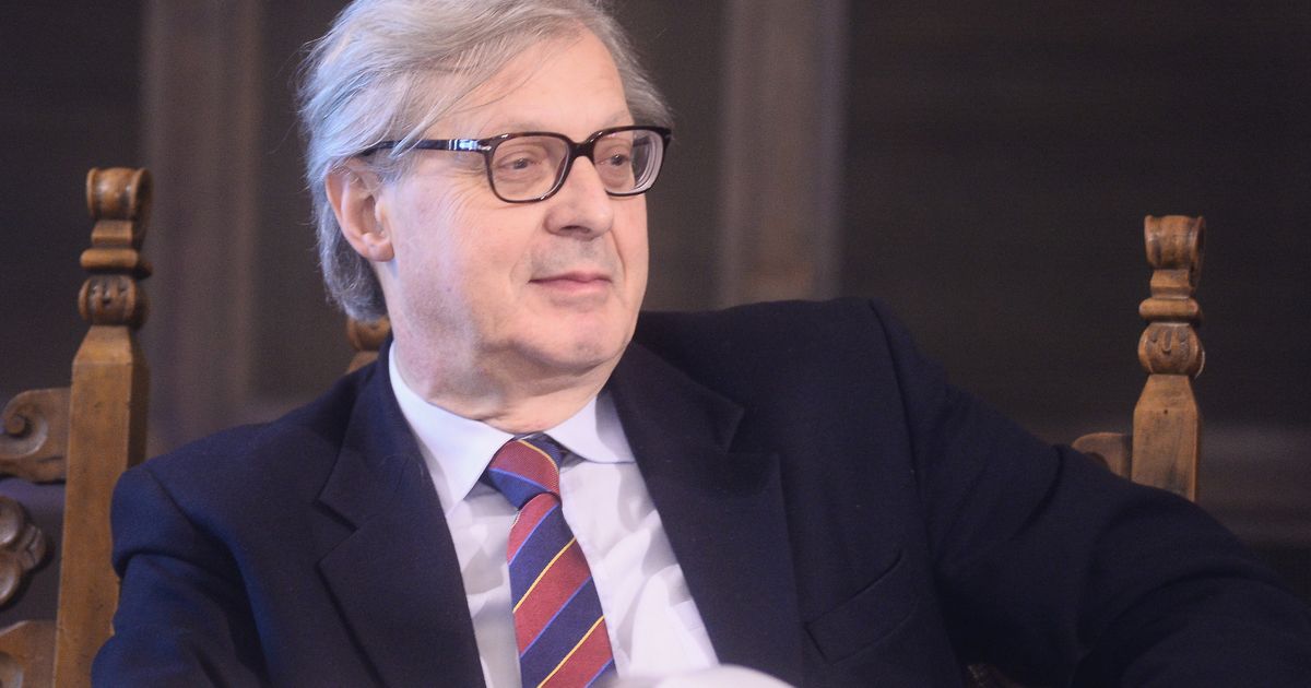 Vittorio Sgarbi, il ritiro dura poche ore: "Resto sindaco di Sutri e mi