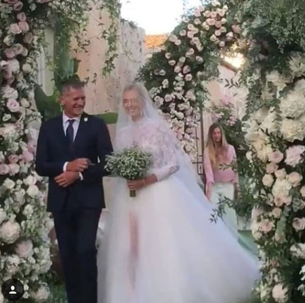 Il Vestito Da Sposa Di Chiara Ferragni Lascia Tutti Senza Parole L Huffpost