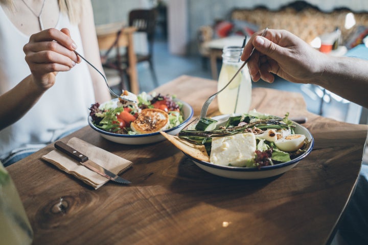 Restaurante não pode vetar compartilhamento de prato.