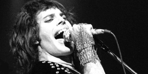 Freddie Mercury non ha mai voluto operarsi ai denti per una ragione precisa (e meno