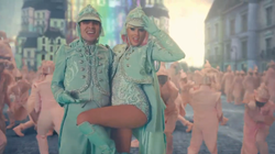 Taylor Swift vous joue une scène de ménage en français dans le clip de