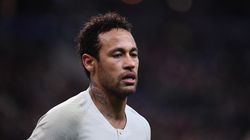 Neymar reconnaît avoir “mal agi” en frappant un supporter, celui-ci dément l’avoir