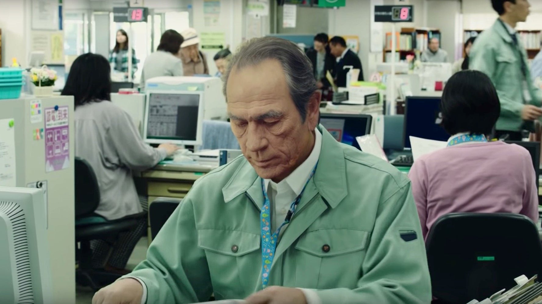 平成最後の夜 宇宙人ジョーンズが登場する缶コーヒー Boss の特別cm放映へ 一足早くyoutubeで公開 ハフポスト