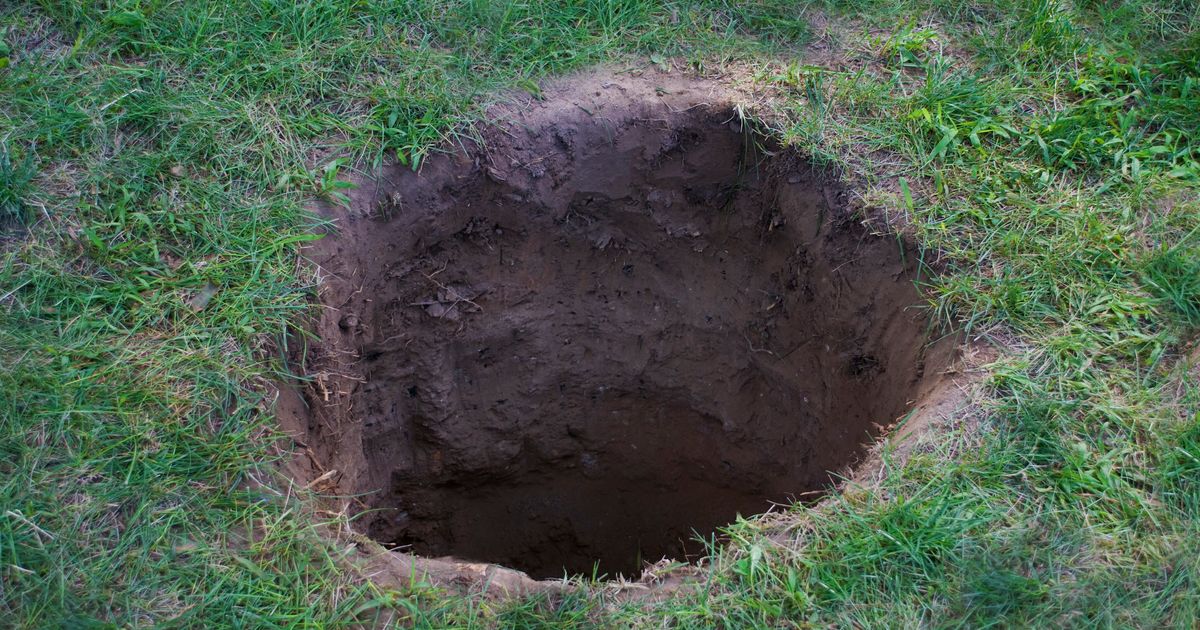 Man Traps Himself In Hole He Dug To Spy On His Ex Huffpost Uk News