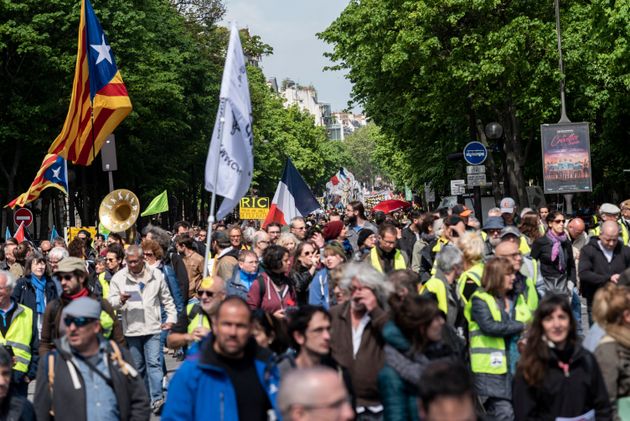 Des gilets jaunes manifestant Ã  Paris lors de l'acte 24 le 27 avril