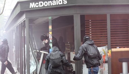 Le préfet de police de Paris oblige des commerçants à fermer le 1er
