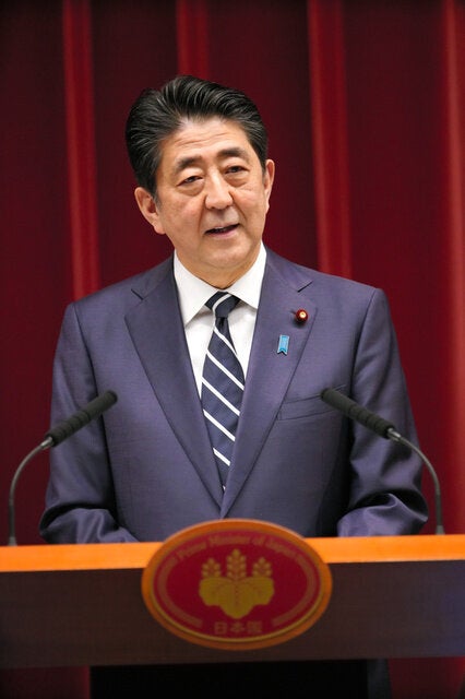 新元号「令和」の発表後、会見する安倍晋三しゅs