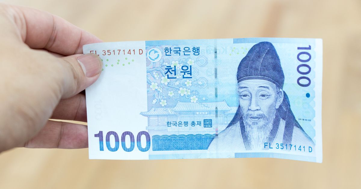 Корейская вона к рублю калькулятор. Корейская вона в конверте. Korean currency 1000 won.