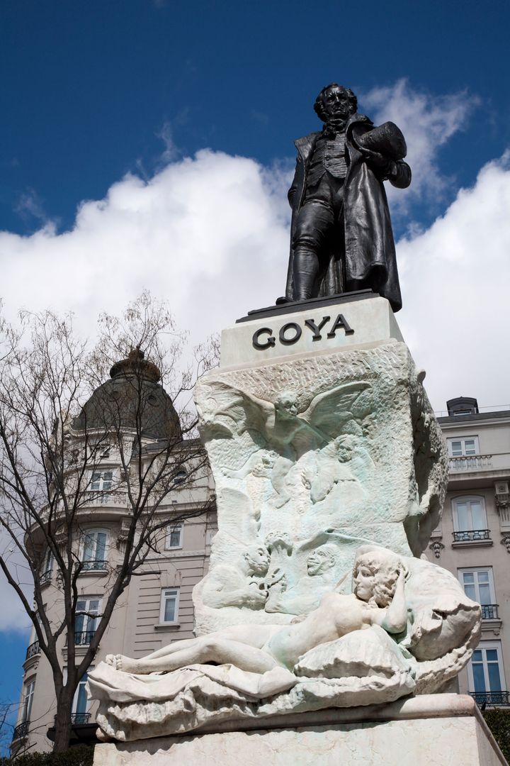 Estatua de Goya fuera del Museo del Prado.