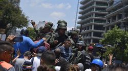 Au Venezuela, violents heurts dans les rues de Caracas, coup d’Etat déjoué selon