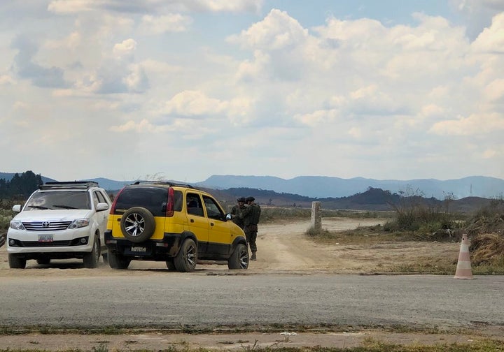 Cars lined up at "las trochas," an unofficial route to Santa Elena de Uair&eacute;n, Venezuela.