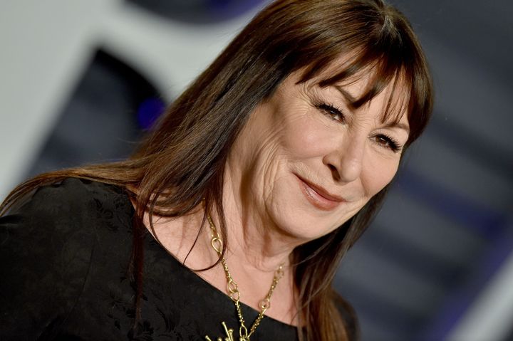 Anjelica Huston raised some eyebrows with her comments about Woody Allen and Roman Polanski in a new profile.