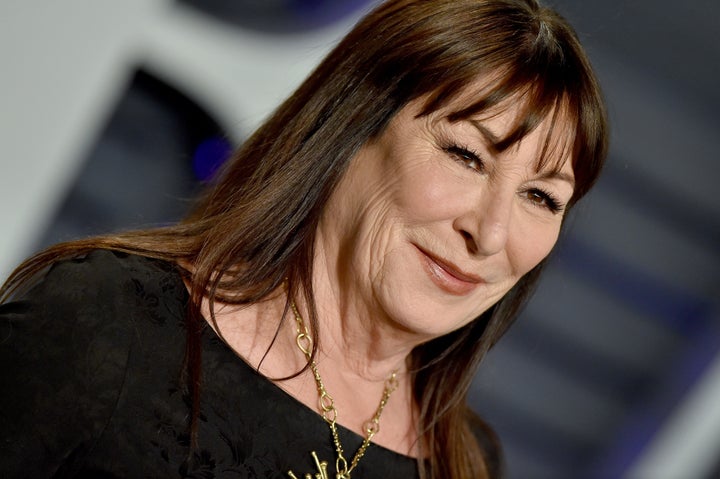 Anjelica Huston Backs Roman Polanski, Says She'd Work With Woody Allen ...