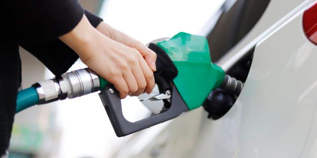 Benzina a 2 euro al litro in autostrada. La conseguenza dell'inasprimento delle sanzioni Usa all'Iran...