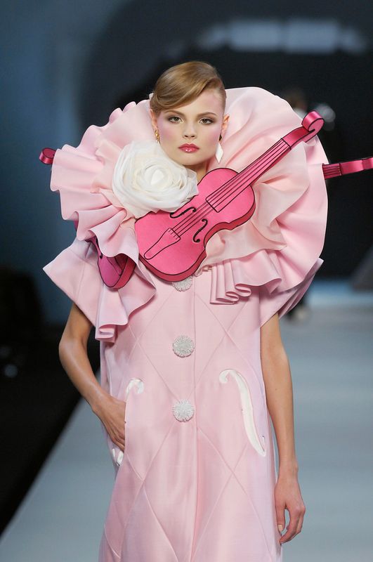 A model walks the runway at the Viktor &amp; Rolf spring/summer 2008 fashion show on Oct. 1, 2007 in Paris.