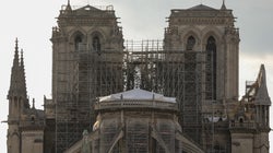Plongée au cœur de la “charpente” métallique de Notre-Dame encore