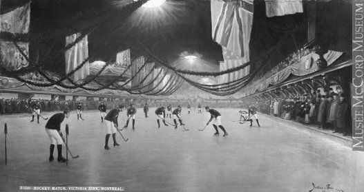 Un match de hockey à la patinoire Victoria