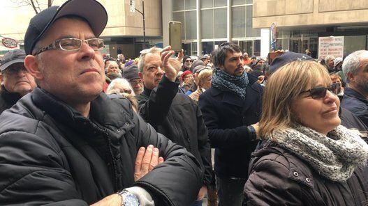 Quelque 200 citoyens manifestent contre les hausses des dirigeants de Bombardier