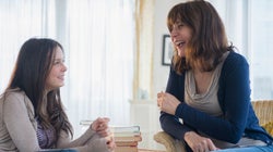 Nos 10 règles de parents pour parler de sexualité à nos ados sans les