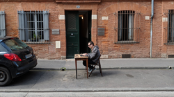 Ce Toulousain occupe une place de stationnement... avec son