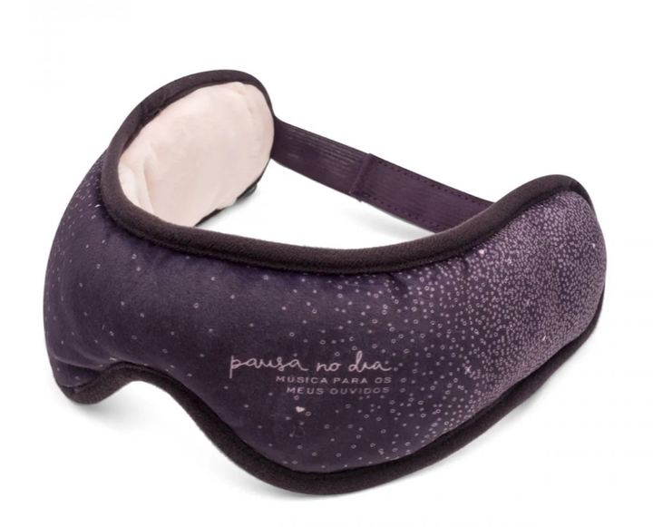 Mascara speaker pausa no dia na Imaginarium <a href="https://loja.imaginarium.com.br/mascara-speaker-pausa-no-dia/p" target="_blank" rel="noopener noreferrer">custa R$ 99,90</a>.
