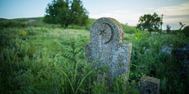 Comment peuvent-ils se sentir un jour Québécois si leur demande d'un cimetière est refusée uniquement sur la base d'être musulman ?