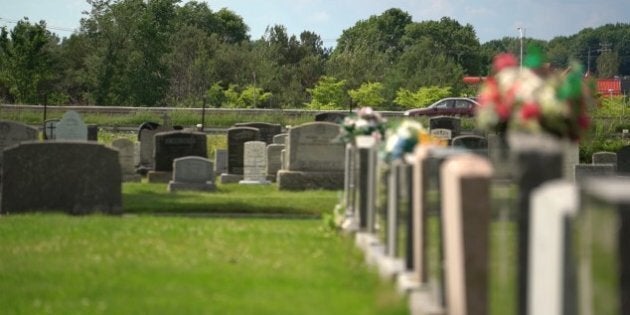 Le cimetière à Saint-Apollinaire.