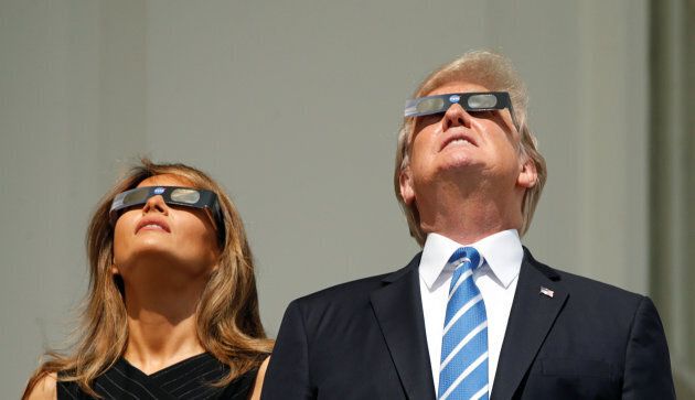 U.S. President Donald Trump and Melania Trump watch the solar eclipse from the White House in Washington, U.S., August 21, 2017. REUTERS/Kevin Lamarque