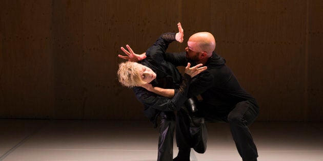 Mille Batailles/Battleground (2016), chorégraphie de Louise Lecavalier, photo : André Cornellier