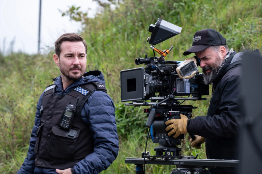 Martin Compston films a scene as DS Steve Arnott