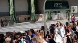 Chanel transforme le Grand Palais en gare pour son premier défilé sans Karl