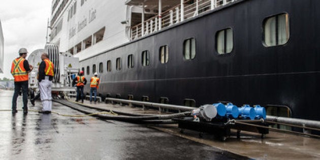 Le navire de croisière de Holland America, Veendam.