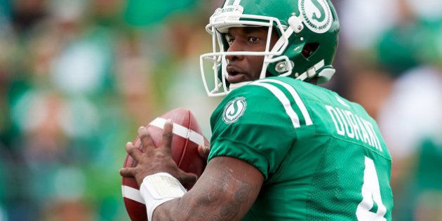 REGINA, SK - SEPTEMBER 04: Darian Durant #4 of the Saskatchewan Roughriders looks to throw during the game between the Winnipeg Blue Bombers and Saskatchewan Roughriders at Mosaic Stadium on September 4, 2016 in Regina, Canada. (Photo by Brent Just/Getty Images)