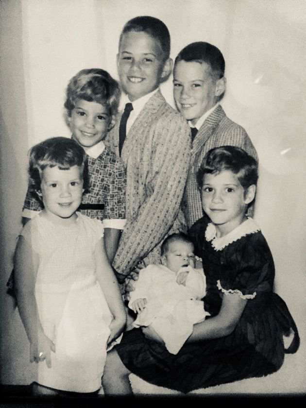 Dans le sens des aiguilles d'une montre: Marianne, Kathy, Michael, Tommy, et Terry, qui tient Patrick. (Le plus jeune fils: Eddie, n'était pas encore né.]