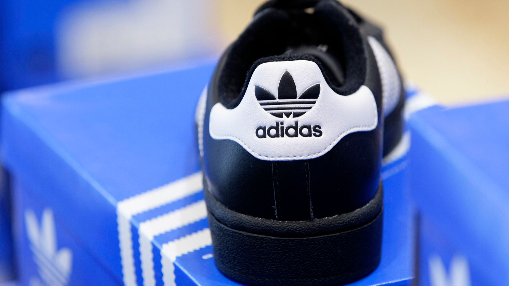 Adidas et le français  HuffPost Québec Nouvelles