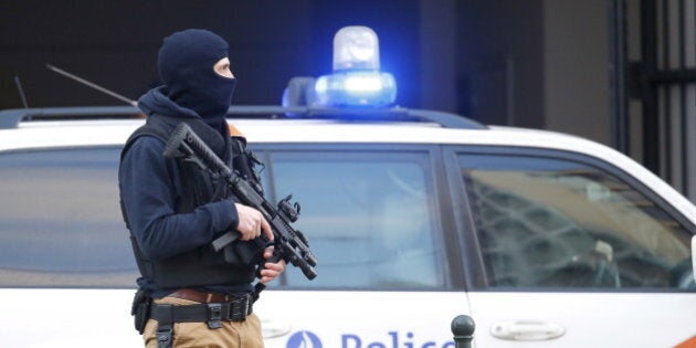 A Belgian special forces police officer stands guard outside a courthouse as Paris attacks suspect Salah Abdelslam remains in police custody, in Brussels, Belgium, April 7, 2016. REUTERS/Yves Herman