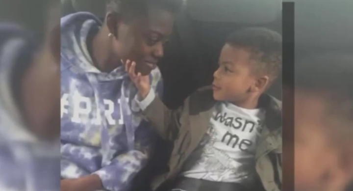 Kerrice Lewis avec le fils de sa meilleure amie.