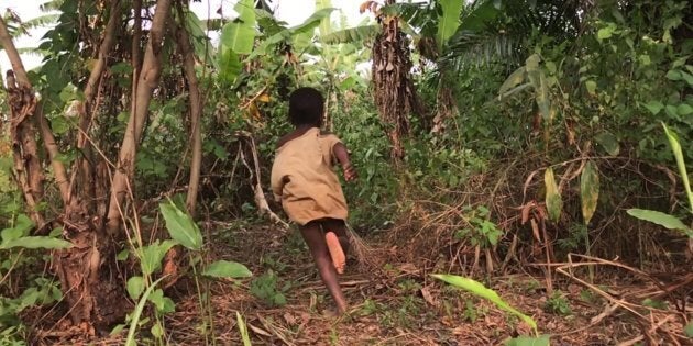 Partout au Kasaï, les histoires se ressemblent. Lorsque les violences ont débuté, des familles se sont sauvées dans la forêt, fuyant parfois à trois ou quatre reprises, et ce, même au beau milieu de la nuit.