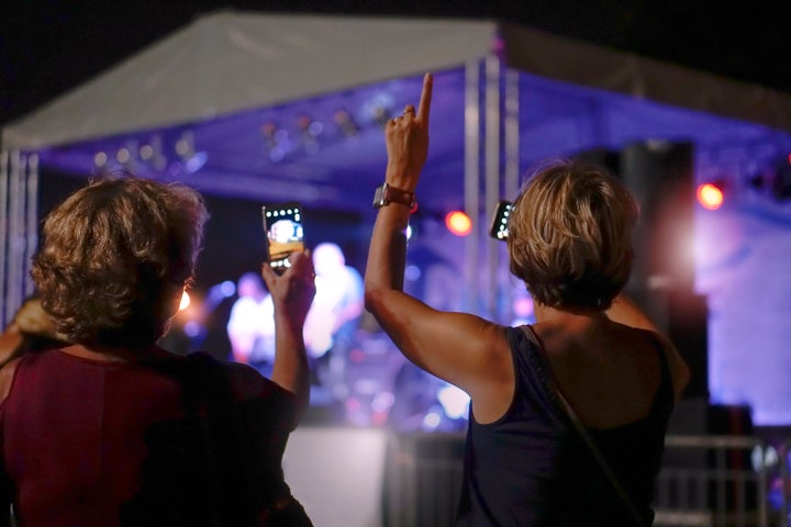 Que tal levar a mamãe para o show da banda preferida dela?