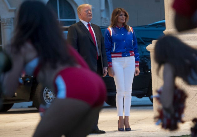 Cheerleaders NFL brancher avec les joueurs