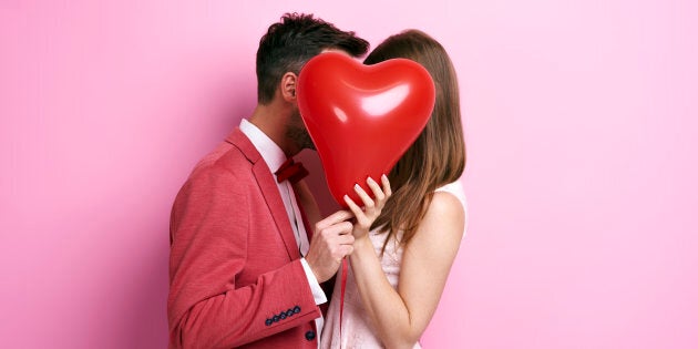 allant de la datation à la relation