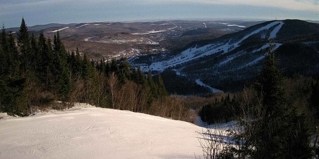 Une webcam de Stoneham près de Québec. On ne peut y constater la qualité de la neige mais on peut voir clairement s’il y en a ou pas.