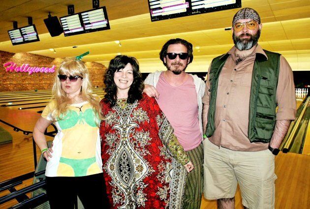 Les fans de «The Big Lebowski» se sont déguisés pour fêter les 20 ans du film au Hollywood Bowl de Glasgow.