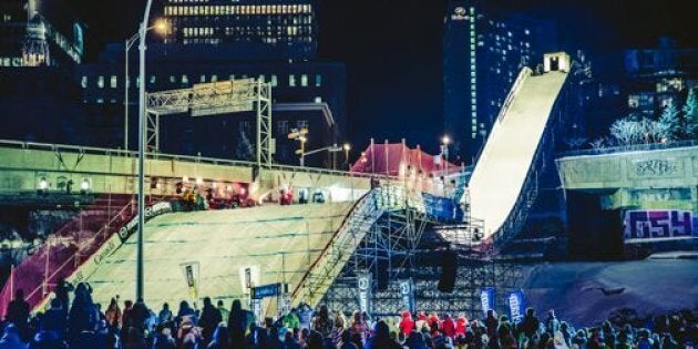 Québec reçoit ce week-end les finales de la Coupe du Monde « Big Air » sur ce spectaculaire tremplin en plein centre-ville.