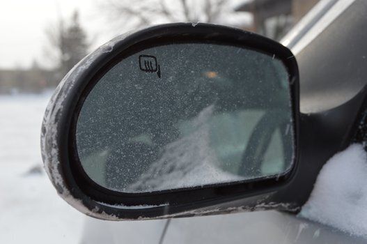 Top 10 des accessoires hiver indispensables en voiture - Le Blog de  Mister-Auto