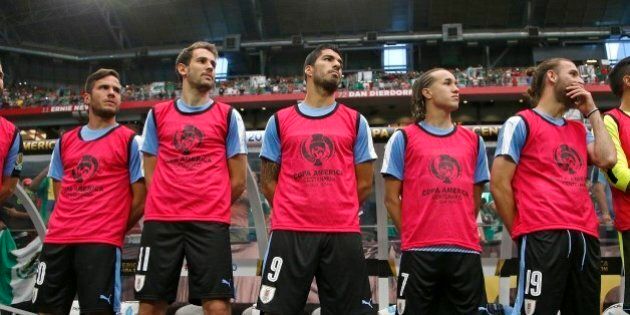 An injured Uruguay forward Luis Suarez (9) stands on the sideline with teammates Alvaro Gonzalez, left, Cristhian Stuani (11), Diego Laxalt (7) and Gaston Silva (19) prior to a Copa America group C soccer match against Mexico at University of Phoenix Stadium Sunday, June 5, 2016, in Glendale, Ariz. (AP Photo/Ross D. Franklin)