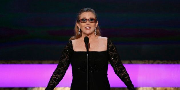 Actress Carrie Fisher introduces her mother, actress Debbie Reynolds, as the recipient of the Life Achievement Award at the 21st annual Screen Actors Guild Awards in Los Angeles, California January 25, 2015. REUTERS/Mario Anzuoni (UNITED STATES - Tags: ENTERTAINMENT) (SAGAWARDS-SHOW)