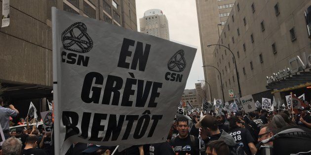 Des syndicats des employés de la STM ont manifesté à Montréal, mercredi.