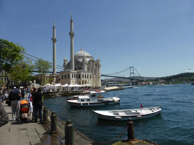 La Grande mosquée Mecidiye du quartier Ortaköy.